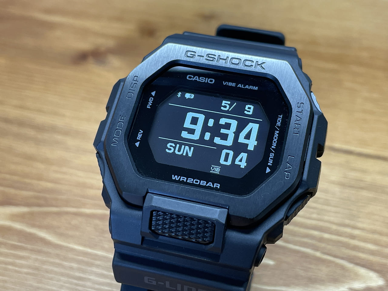 CASIO　G-SHOCK　スマートウォッチ　GBX-100　画面保護シート付き